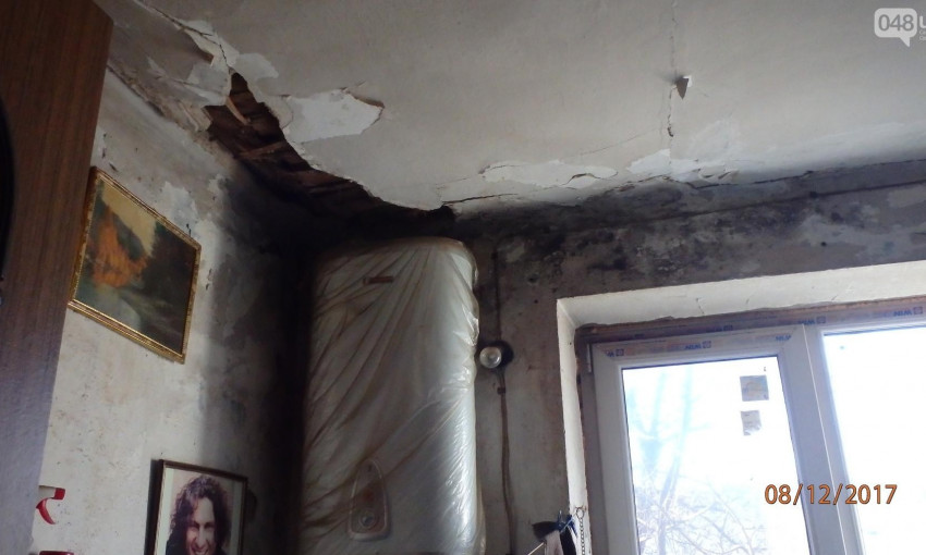 Одессита на Новосельского хронически затапливает из-за дырявой крыши
