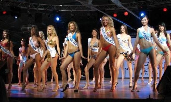 Конкурс бикини, талантов и национальный костюм: в Одессу приехали 25 красоток со всего мира