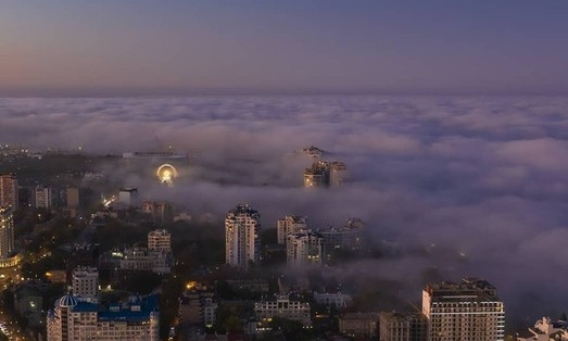 Вечером берег Одессы окутал необычный туман 