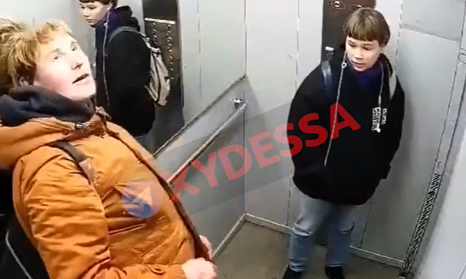 Неадекват напугал подростка в лифте