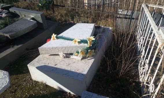 В Одесской области осквернили ряд могил (ФОТО)