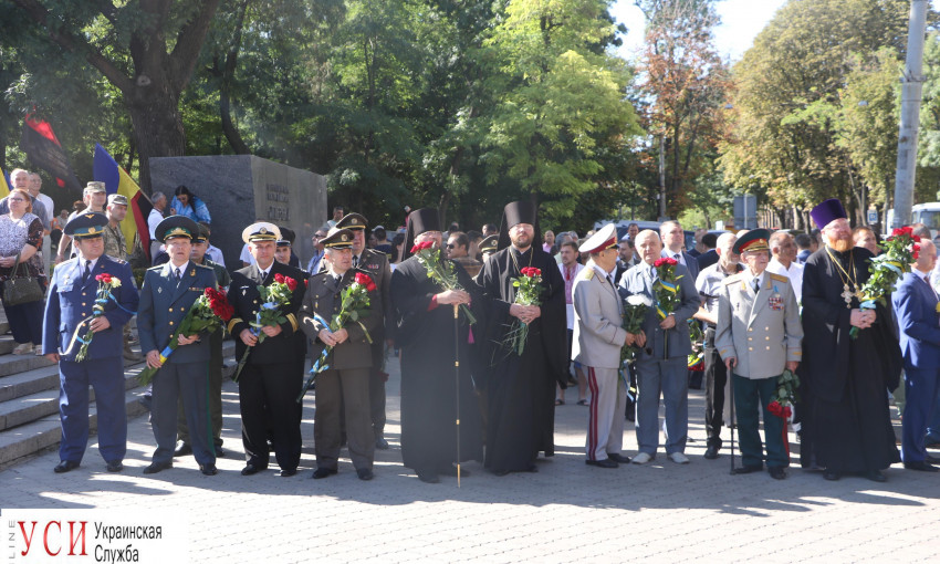 В Одессе прошла торжественная церемония возложения цветов у памятника Тарасу Шевченко