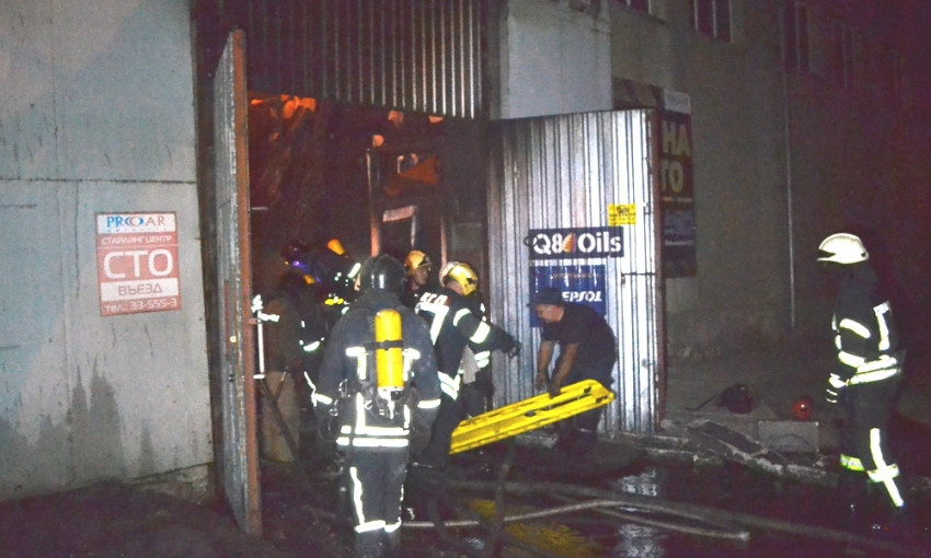 В пожаре на Дальницкой пострадало четверо (ФОТО)