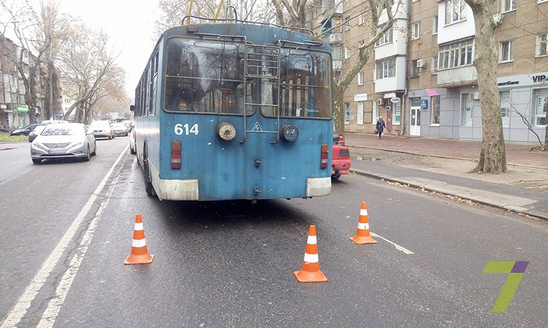 На проспекте Шевченко троллейбус сбил пешехода