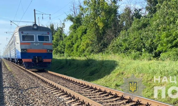 Женщина кинулась под поезд неподалёку станции Усатово