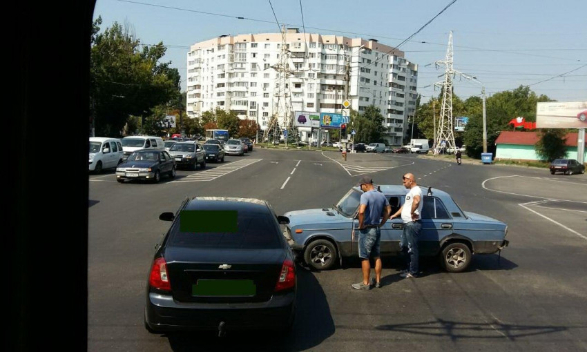Из-за ДТП в Одессе остановилось движение четырёх трамваев (ФОТО)