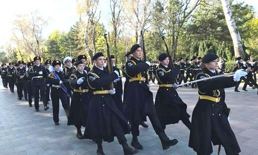 Возле Памятника Неизвестному матросу в торжественной обстановке завершилась Вахта Памяти 2017 года