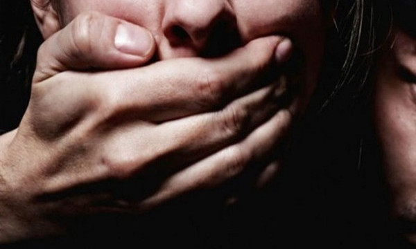 В Одессе группа мужчин изнасиловала двух девушек
