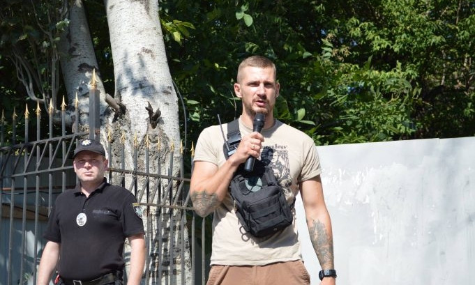 Нападение на активиста: неизвестные впритык выстрелили в лидера "Сокола"