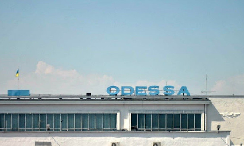 Закрыто воздушное пространство Одесского аэропорта