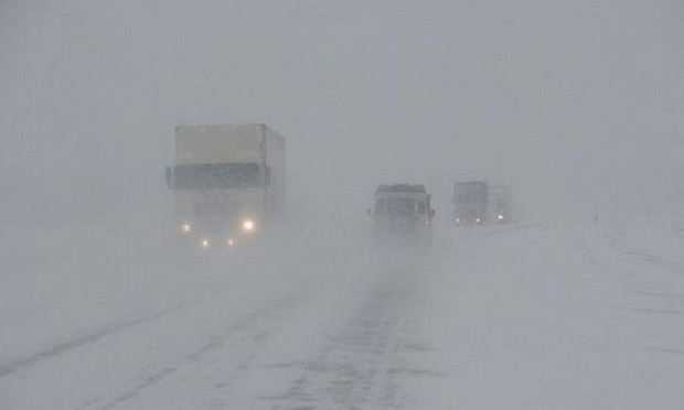 Из-за погодных условий временно запрещен въезд в Одессу большегрузного транспорта