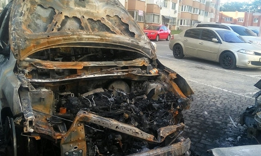 На стоянке сгорели четыре машины