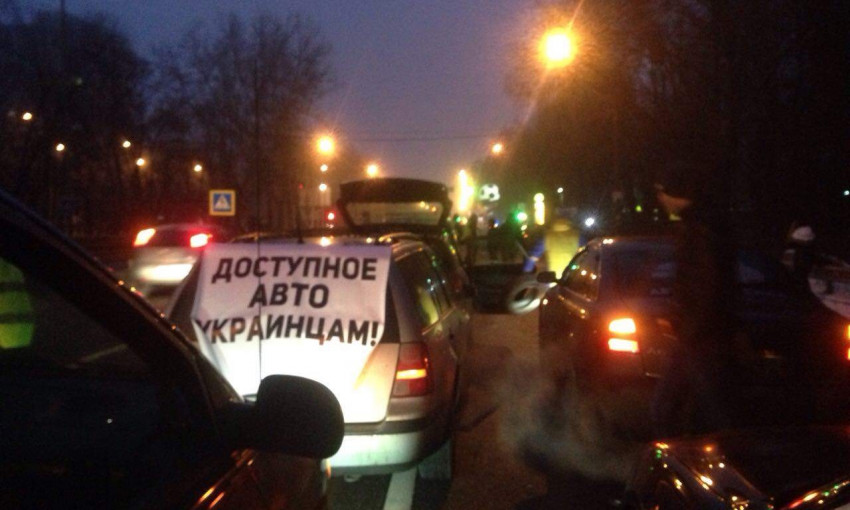 Появилось видео, как автолюбители перекрыли трассу Одесса-Киев