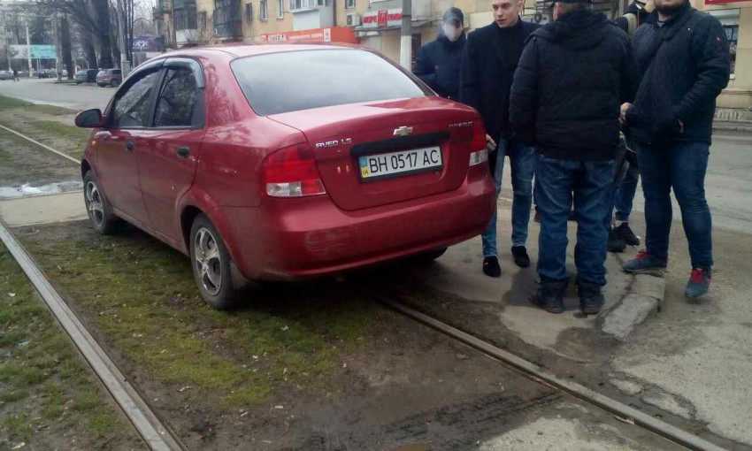 Из-за ДТП с участием трамвая, в Одессе образовался автомобильный затор (ФОТО, ВИДЕО)