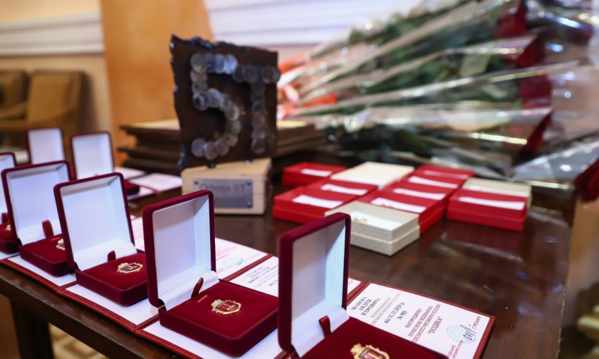 В Одесском горсовете наградили героических "ликвидаторов Delfi" (фото)