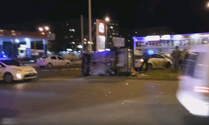 В Одессе ночью перевернулся автомобиль