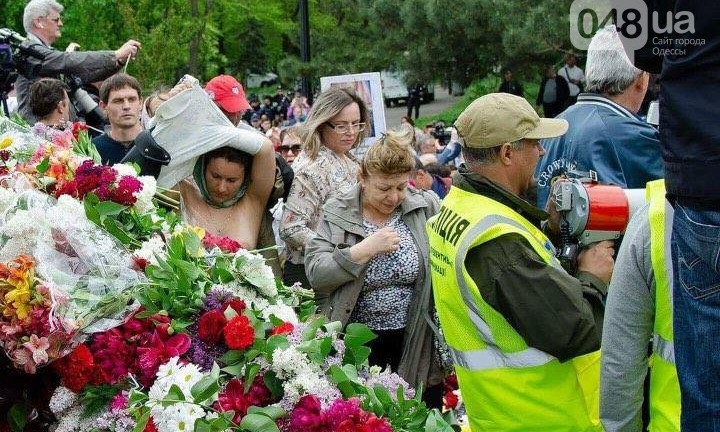 «Бессмертный полк» в Одессе: участница акции разделась догола