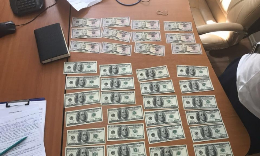 В Одессе адвокат предлагал полицейскому $3 тысячи (ФОТО)