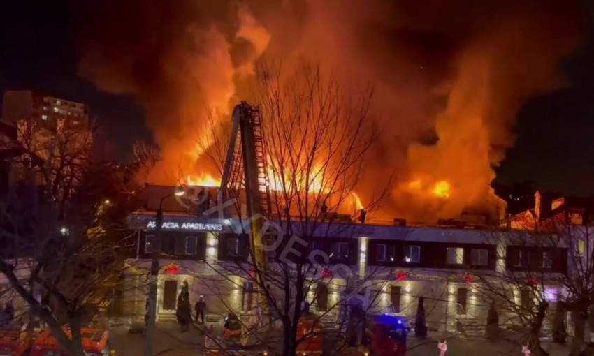 На пожаре в одесском отеле погибли люди 