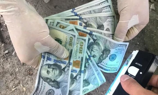 Одесский полицейский покрывал притон за 1400 долларов