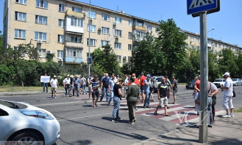 Владельцы гаражей снова перекрывали дорогу в Одессе