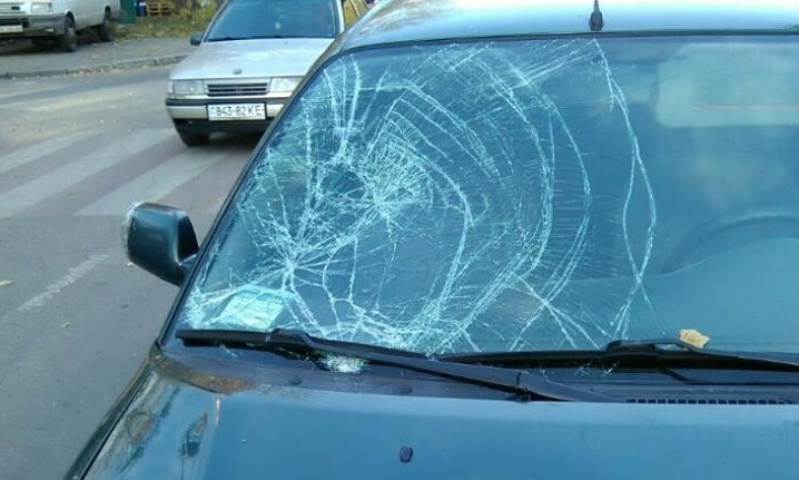 Авария на Гайдара: автомобиль сбил женщину с ребёнком