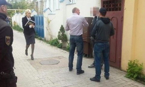 В Одессе мужчина выстрелил в голову специалисту по отпиранию дверей