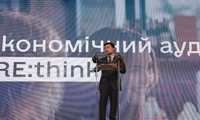 Зеленский объявил, что создаст экономическую Конституцию Украины 