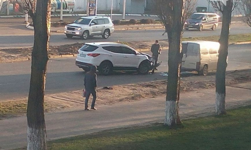 В Одессе внедорожник врезался в припаркованный автомобиль