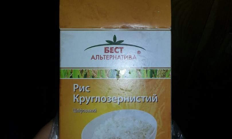 С витрины одесского супермаркета продают рис с живой «начинкой»
