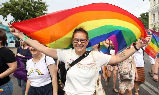 В Одессе парад ЛГБТ-сообщества закончился стычкой с приверженцами традиционных ценностей 