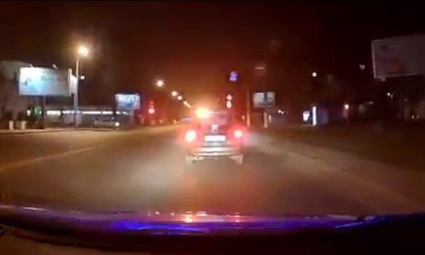 Нетрезвый водитель на служебном автомобиле рассекал по Одессе (ВИДЕО)
