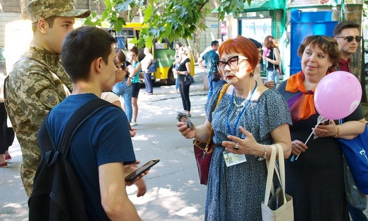 В Одессе провели акцию "Обменяй сигарету на конфету" (ФОТО)