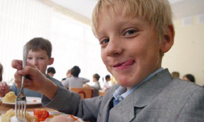 В одесской школе с родителей требуют деньги за несуществующие обеды в летнем лагере