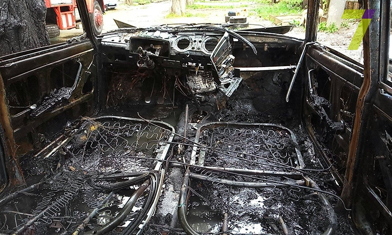 На Черёмушках горели два автомобиля