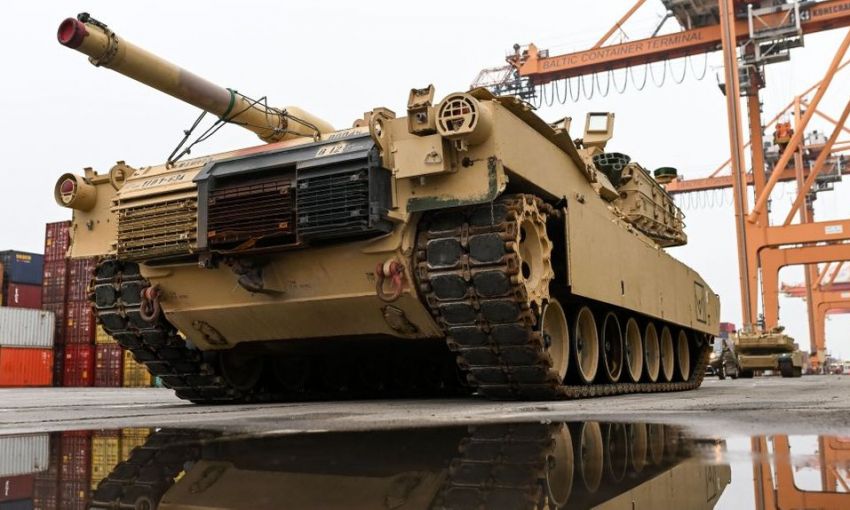 В ФРГ наконец-то прибыли танки M1A1 Abrams из Штатов: украинские военные научатся ими управлять