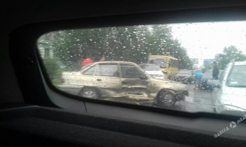Пробка в Одессе: столкнулись несколько автомобилей
