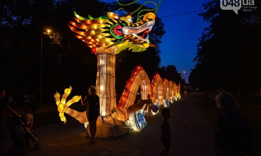 Фестиваль Гигантских Китайских Фонарей открывает двери для социально незащищенных детей