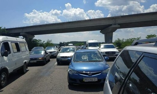Приехать в Одессу проще, чем выехать: автомобилисты застряли в пробке