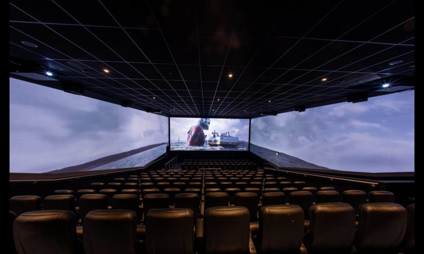 Multiplex открывает первый кинозал с технологией ScreenX в Одессе