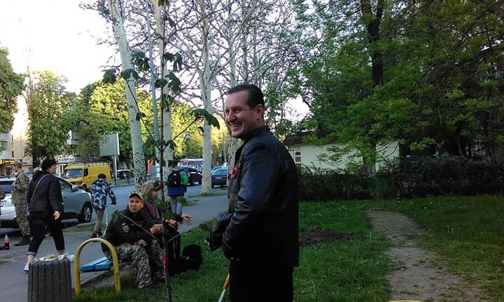 В память воинов АТО и ООС: эко-активисты высадили в Одессе деревья