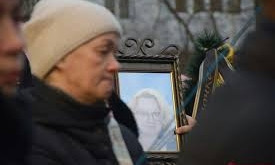 Одесса похоронила погибшую преподавательницу которая возвращалась в огонь, за детьми