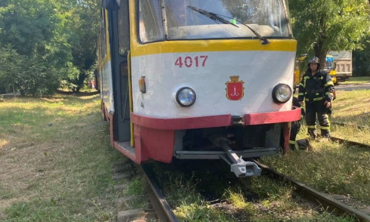 На поселке Котовского коммунальщик попал под колеса трамвая  
