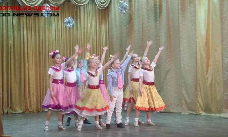В Одессе мальчиков пригласили заняться бальными танцами
