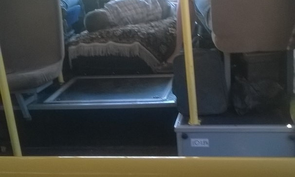 В маршрутке ребенок спит рядом с водителем: одесситы обеспокоены