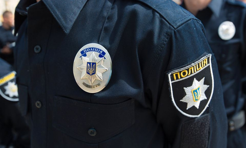 Одесские патрульные били по автомобилю пистолетом и угрожали водителю (ВИДЕО)
