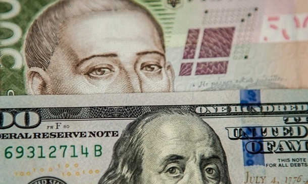 Аналитики ожидают, что доллар будет дорожать относително гривны