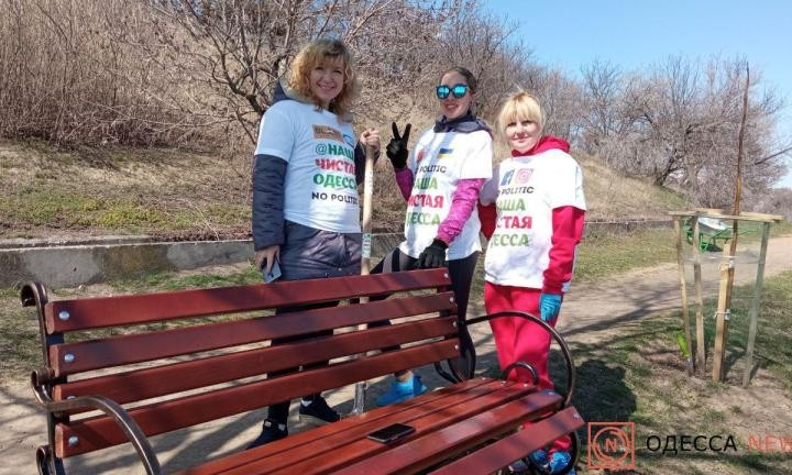 В Одессе украли лавочки, установленные волонтерами на Чкаловских склонах 