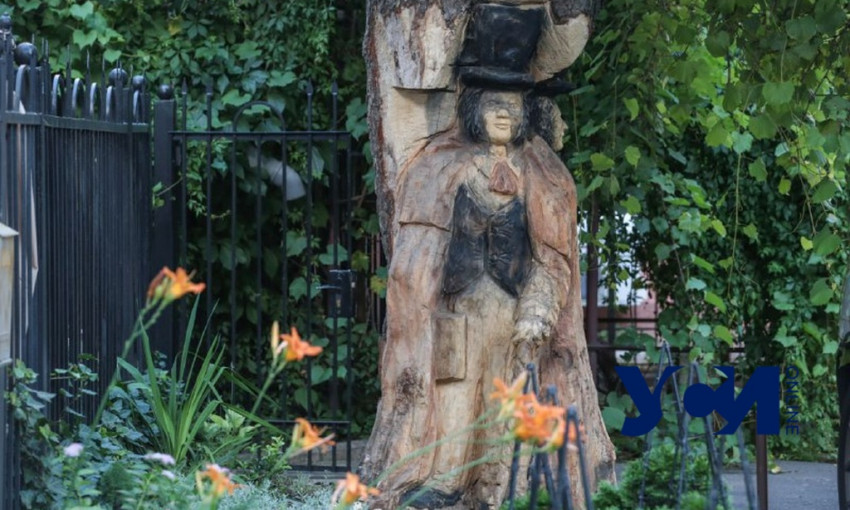В Одессе появился деревянный Пушкин 
