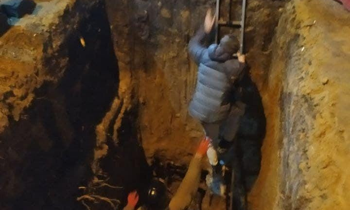 В Одессе парень попал в яму глубиной 4 метра